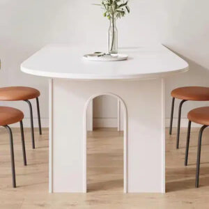 פינת אוכל אובלית לבנה בעיצוב מודרני ואלגנטי