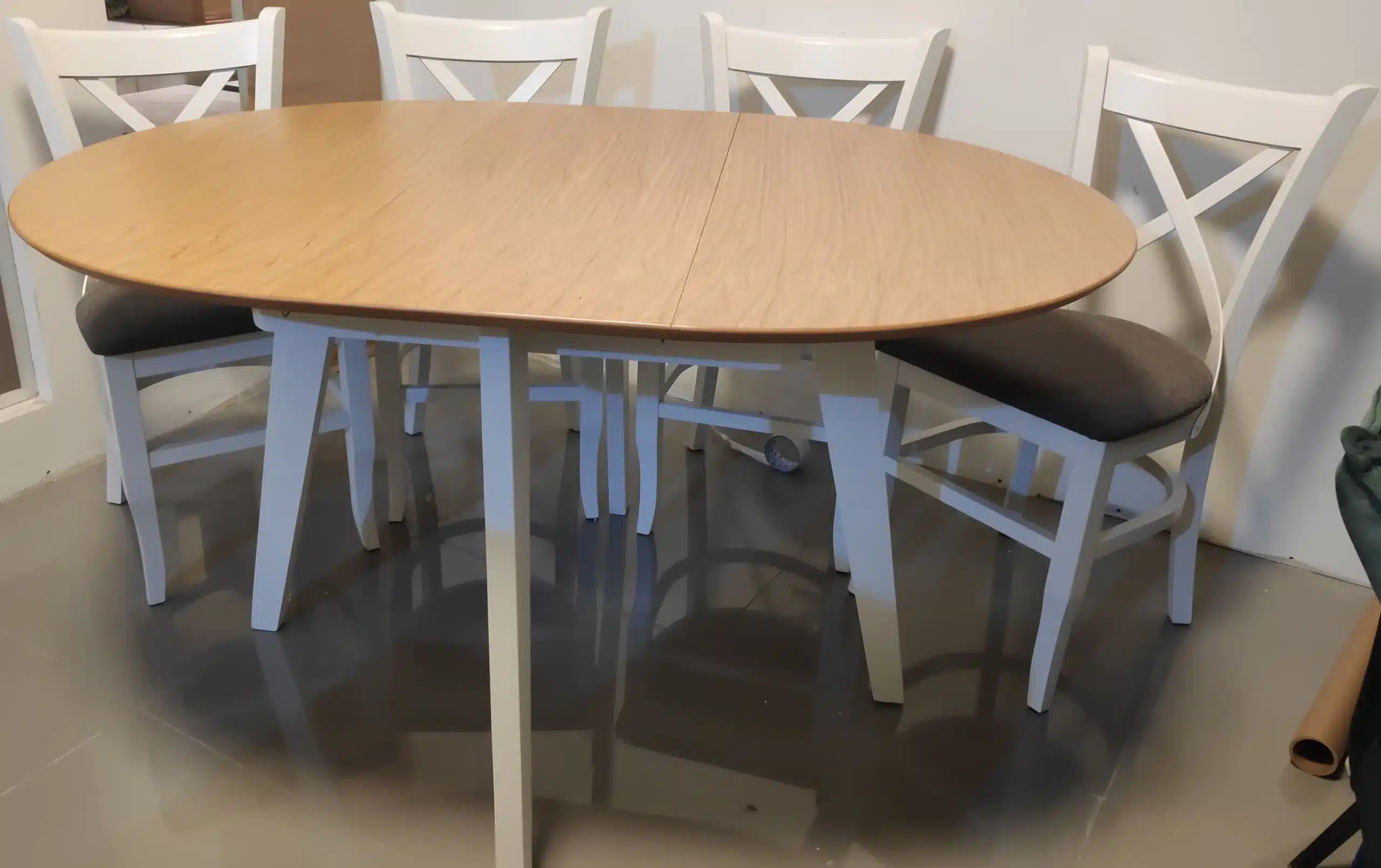 פינת אוכל אובלית