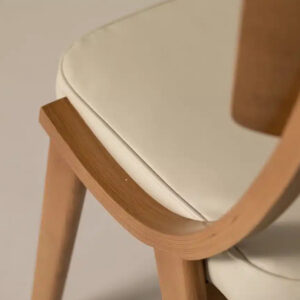 כסא אוכל מעץ