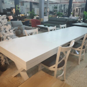 שולחן אוכל נפתח לאירועים