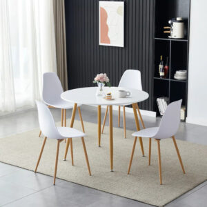 שולחן אוכל עם 4 כסאות