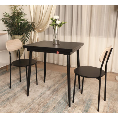 פינת אוכל קטנה נפתחת