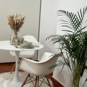 שולחן אירוח עגול לבן