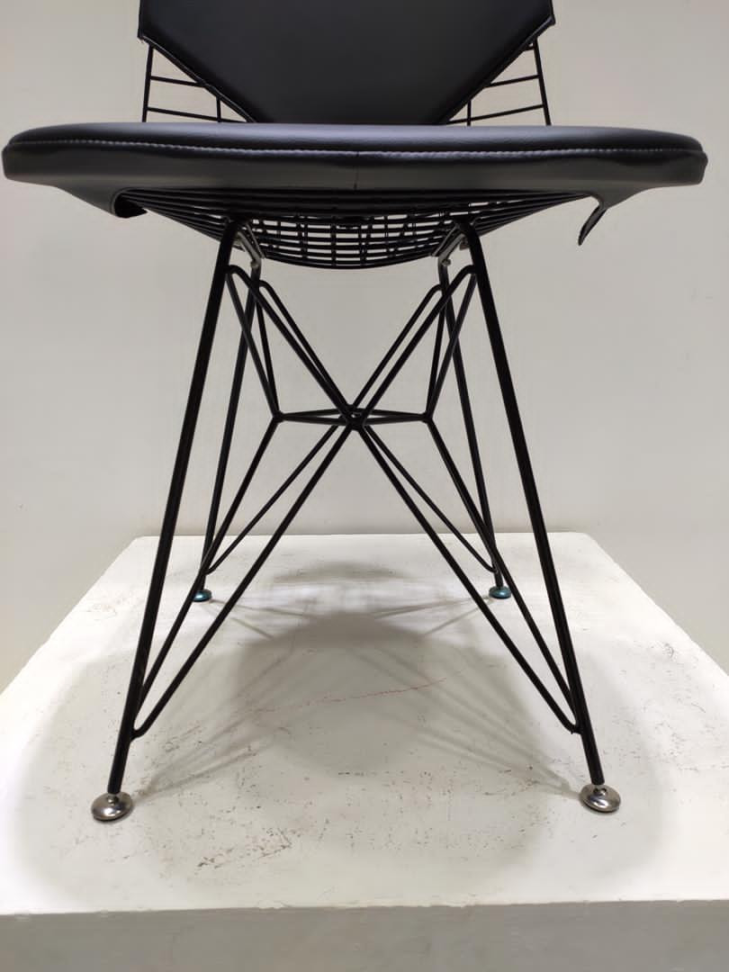 כסאות לפינת אוכל בצבע שחור