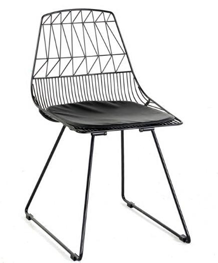 כסאות מעוצבים ממתכת שחורה בעיצוב