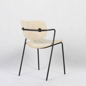 כיסא מרופד בבד שאנל בז'-שמנת