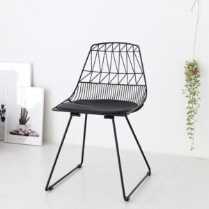 כסאות מתכת לפינת אוכל