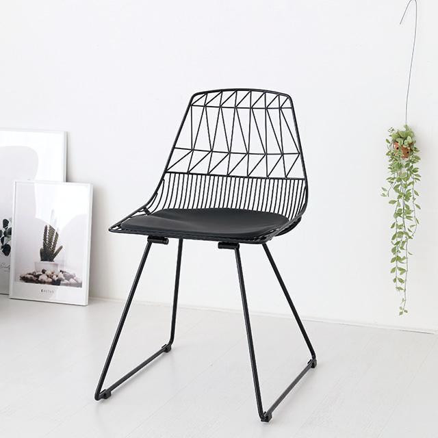 כסאות מתכת לפינת אוכל