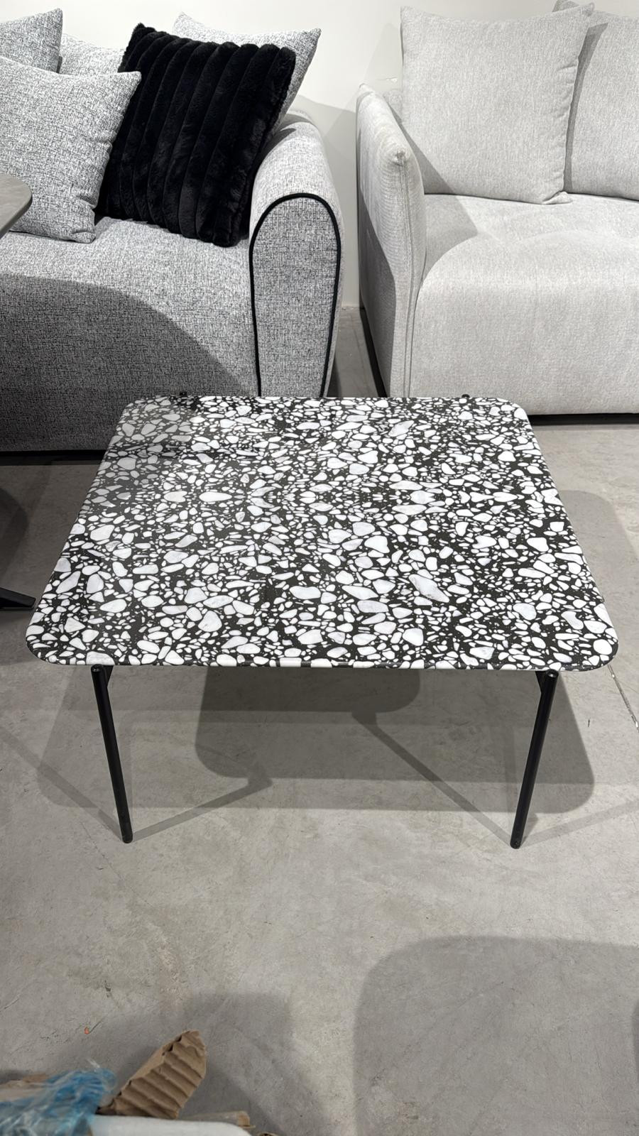 -מנומר-מגע-של-תחכום-מודרני_3.jpg שולחן סלון מנומר - מגע של תחכום מודרני